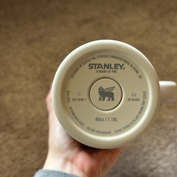 Soft matte Dune Stanley tumbler - Picture 4 of 4